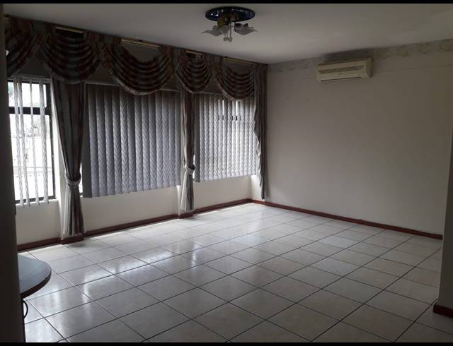2 BEDROOM FLAT RENTED IN ESSENWOOD